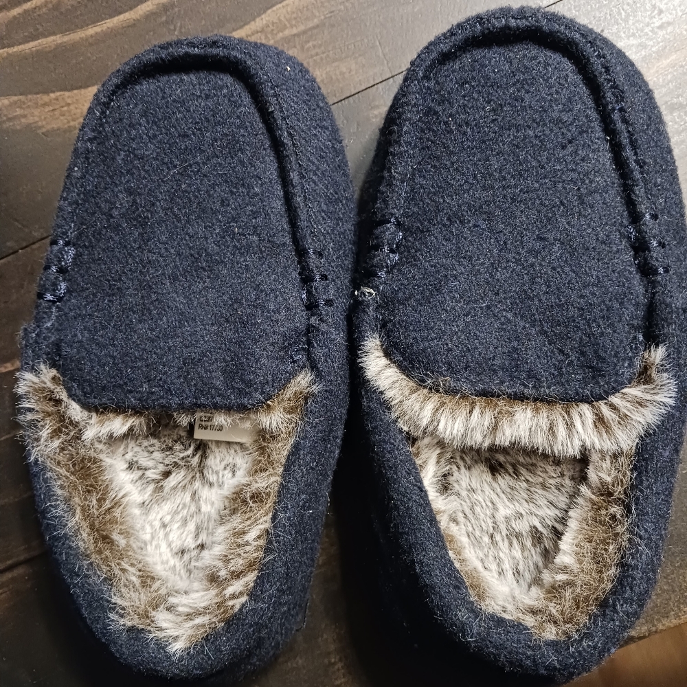 Toddler boy slippers, size 7/8